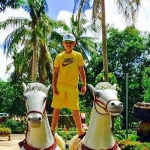 Meet your Posher, Ethan